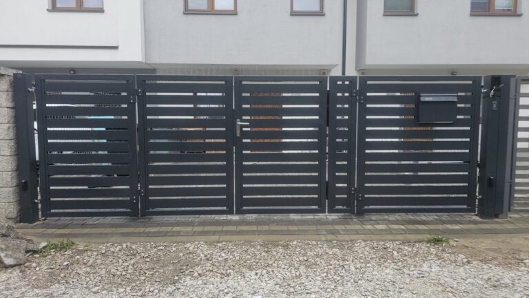 Falttore mit integrierter Pforte 20250801 105247 1